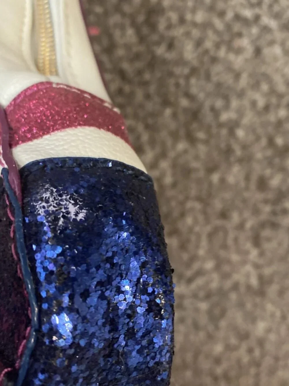 Betsey Johnson Roller Skate Blue Pink Yellow Rainbow Glitter Crossbody Bag Purse - Picture 6 of 12